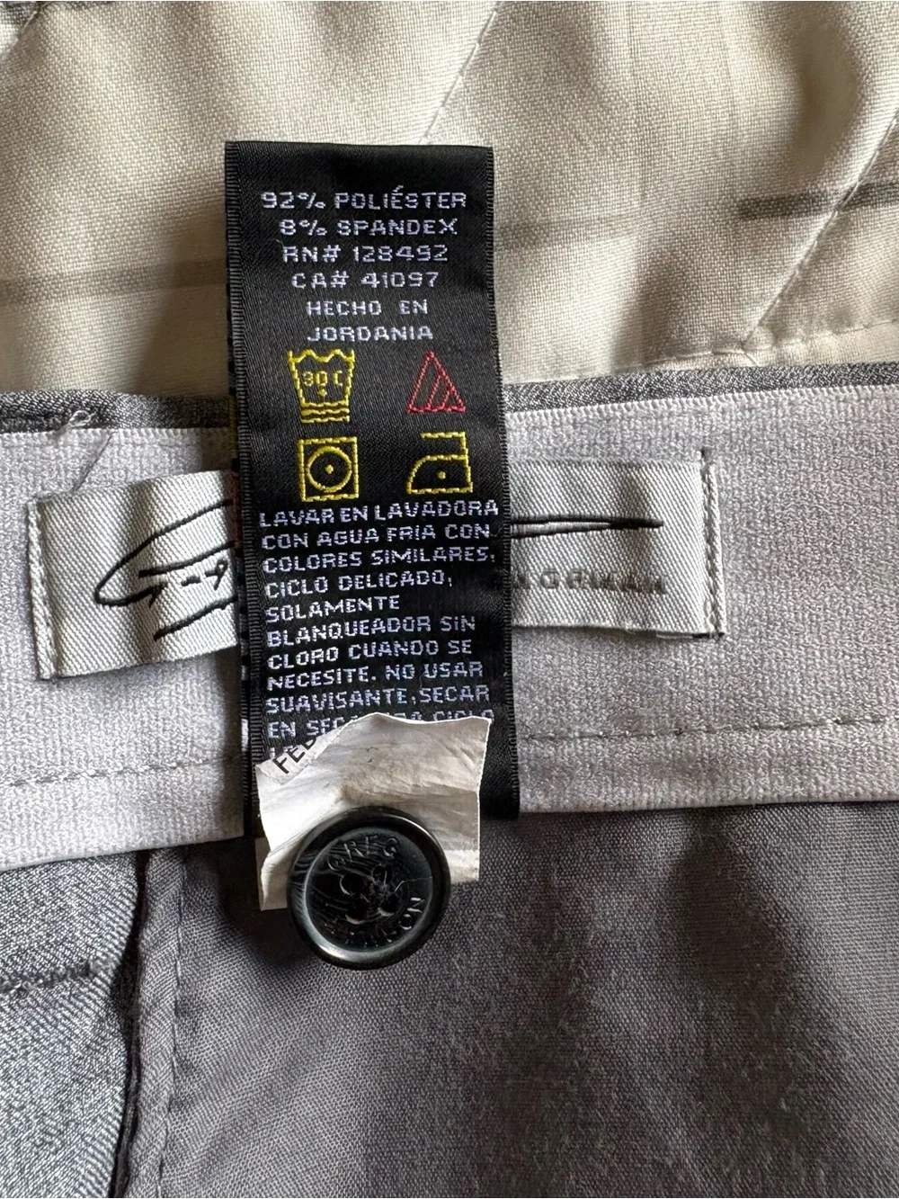 Greg Norman Men Gray Shorts, Size 40